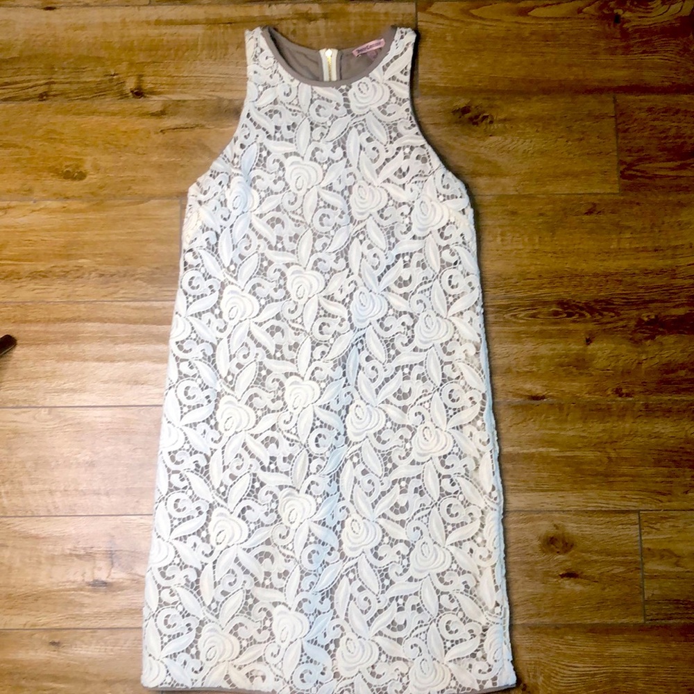 Juicy Couture taupe/ivory sleeveless shift dress.